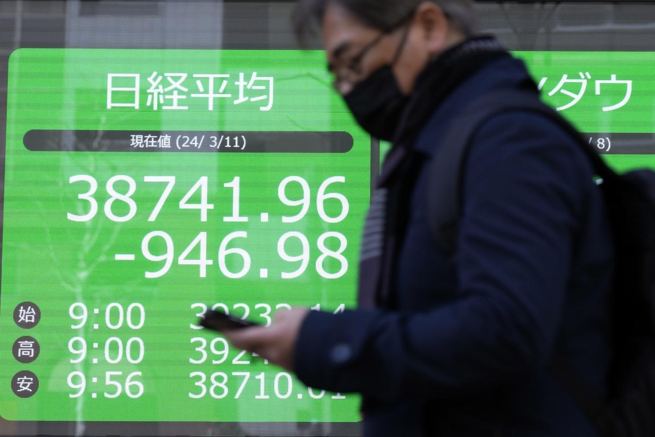La consommation des ménages est en panne au Japon, à cause de l'effet combiné de l'inflation et du yen faible. 