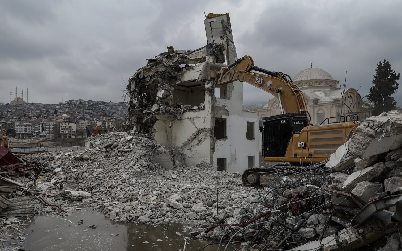 Le séisme en Turquie et en Syrie a été le plus destructeur, conduisant à des pertes assurées de 6,2 milliards de dollars.