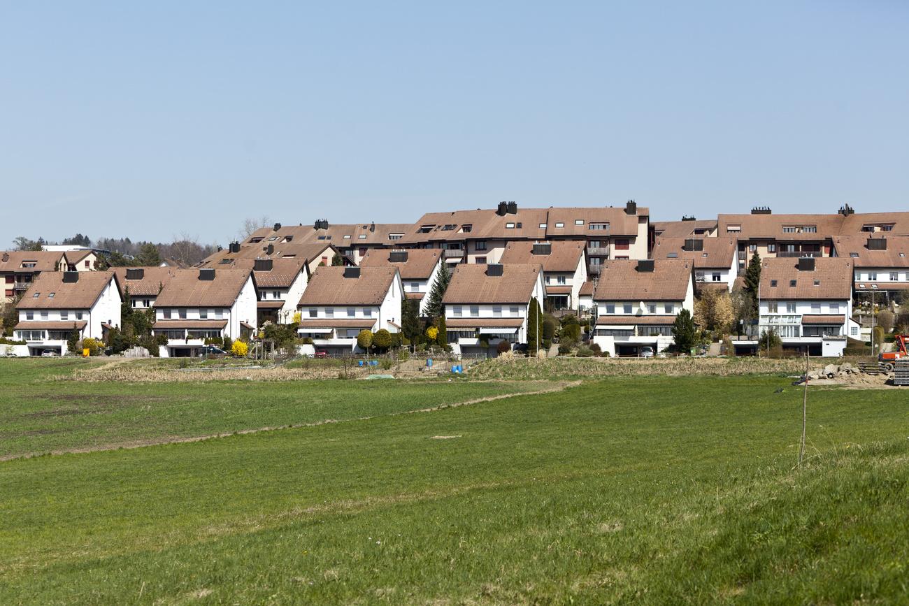 Pour une maison, les acheteurs devaient débourser fin avril 7688,60 francs par mètre carré, un tarif en hausse de 2,6% sur un an.