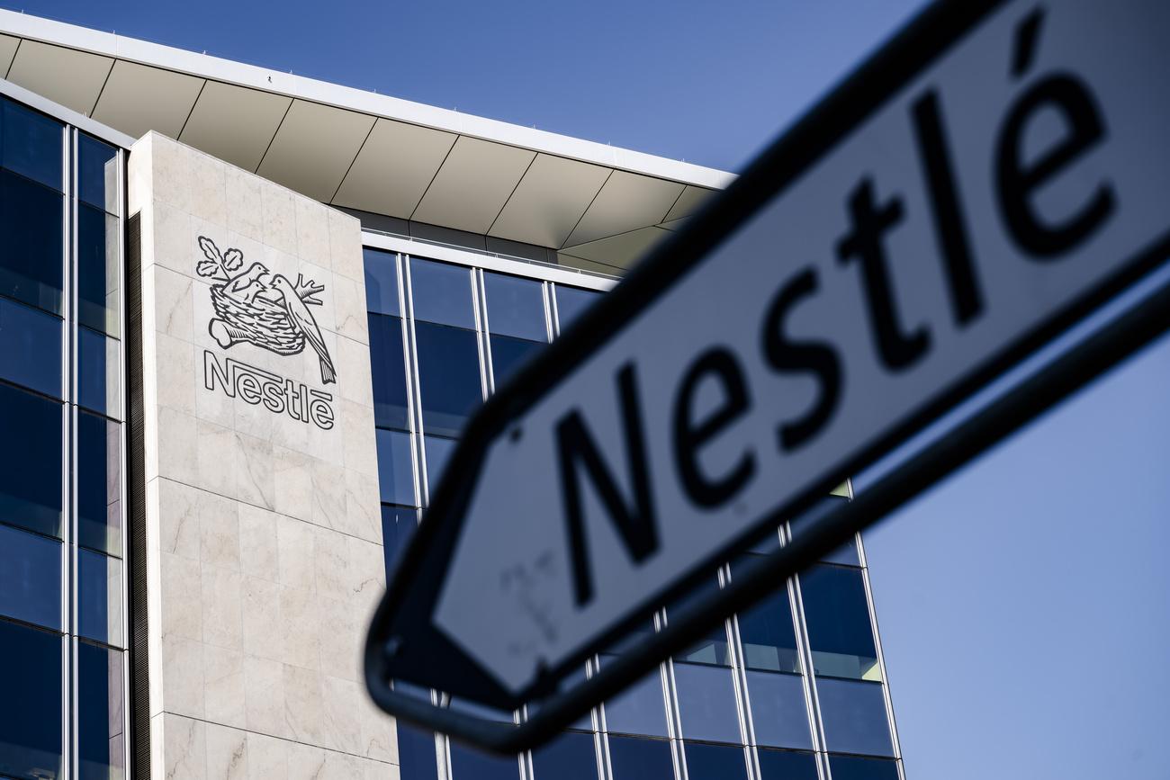 The Nestlé share, from its high of 121 Swiss francs in early 2022, has lost nearly 40%, dropping to around 70 francs before recovering to around 80 francs.