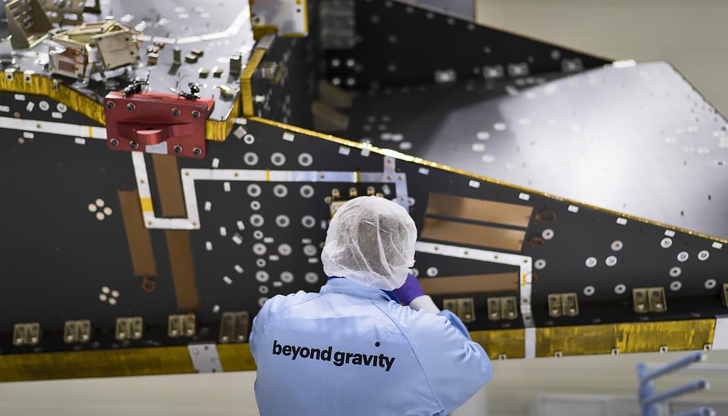 Cette restructuration entraînera une réduction de postes, notamment dans le secteur des services.