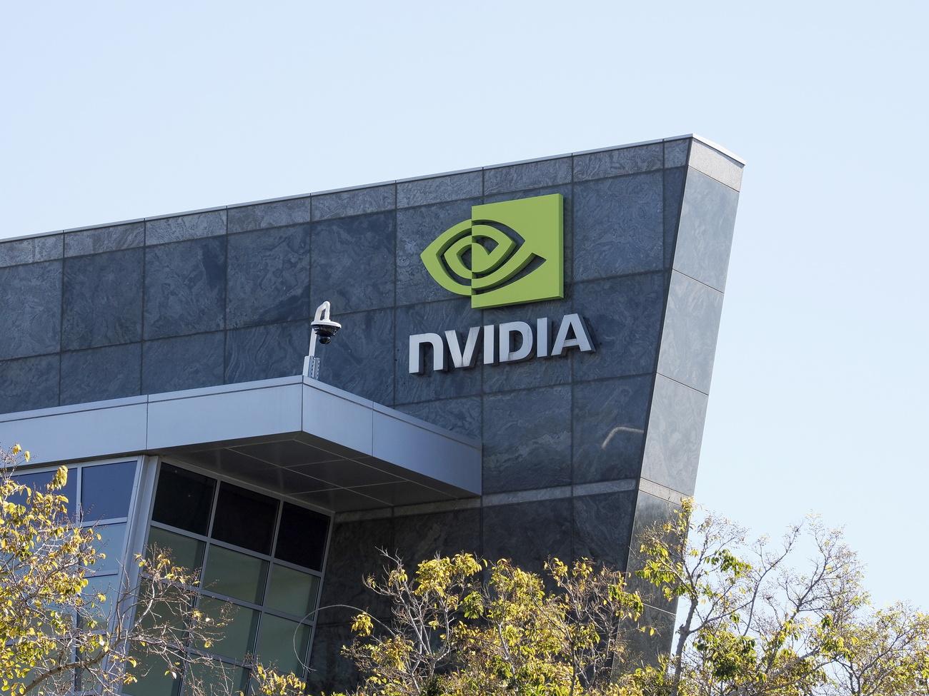 Le directeur général de Nvidia, Jensen Huang, a assuré que les ventes de la Blackwell, sa puce la plus performante pour les applications IA et l'informatique à distance (cloud) étaient «hors norme».