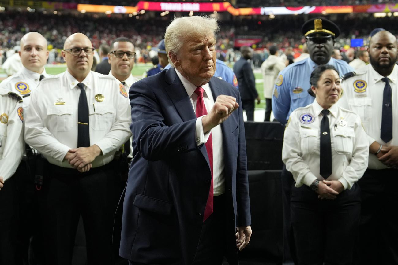 Le président a fait sa déclaration tandis qu'il se rendait en Nouvelle-Orléans pour le Super Bowl. 