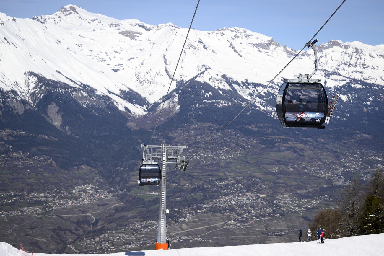 Le chiffre d'affaires des transports pour la saison d'hiver 2023/24 s'est hissé au niveau du précédent record de 828 millions de francs de la saison 2021/22.