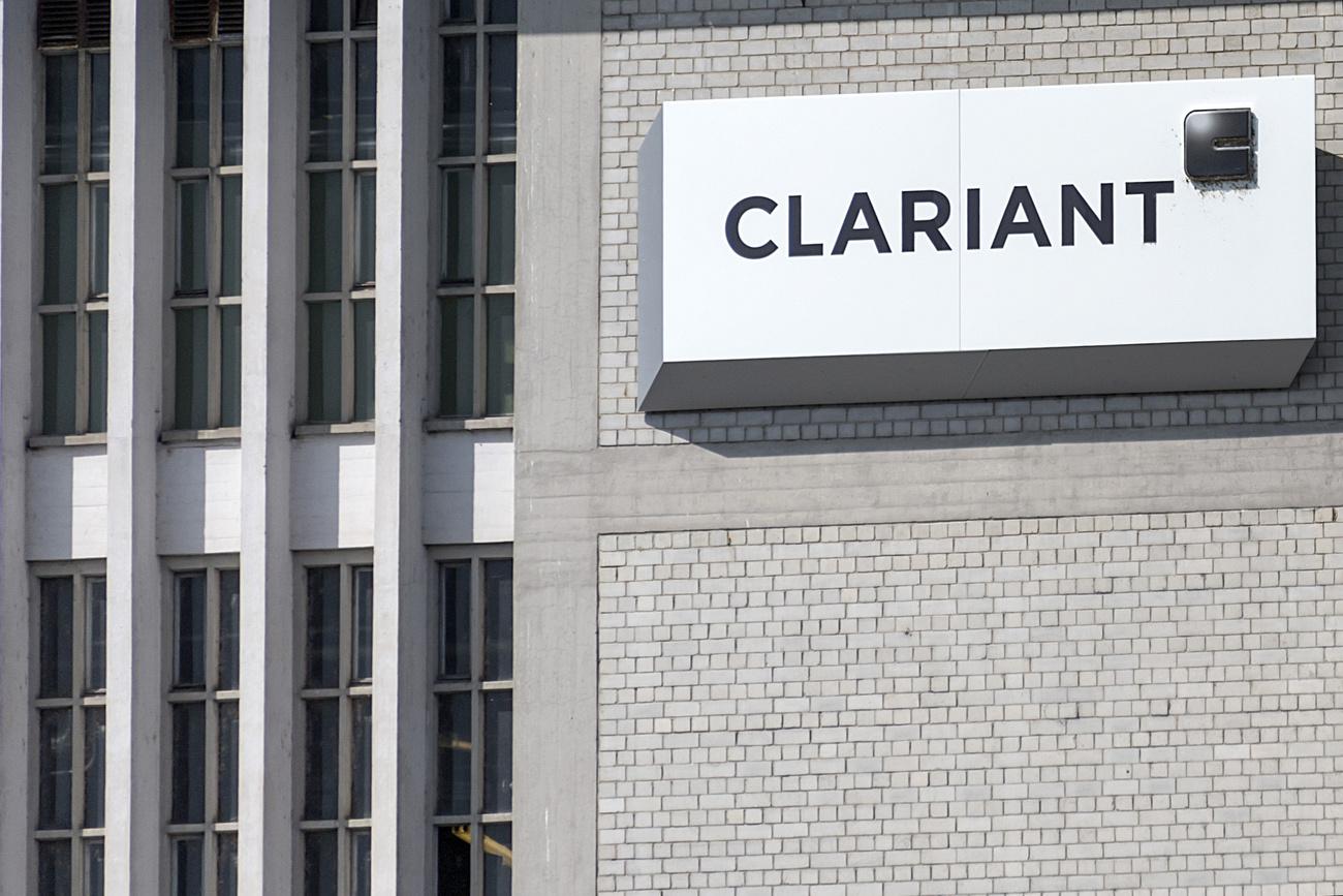 Clariant indique qu'il n'abandonne pas pour autant le projet de cession de ce complexe, dont le produit doit lui permettre d'amenuiser son endettement et de renforcer son bilan.