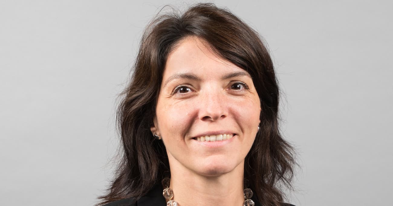 Melinda Käsdorf a plus de 20 ans d’expérience dans le marketing et l’analyse financière.