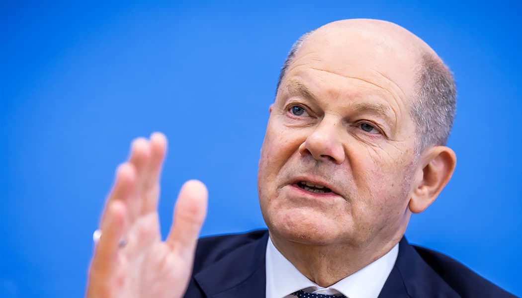 Sans majorité parlementaire depuis plus d'un mois, le chancelier avait posé cette question de confiance aux députés du Bundestag, dans le but de la perdre et de lancer la procédure officielle pour des élections anticipées.