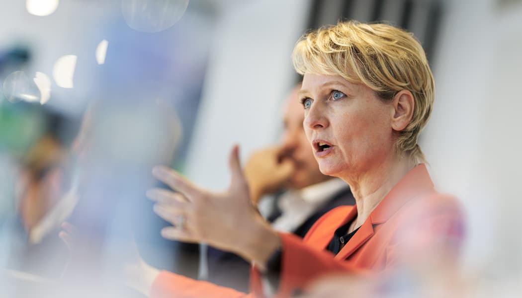 «Nous recevons de nombreux signaux du terrain et nous devons y répondre», a expliqué Isabelle Moret, la conseillère d'Etat en charge de l'économie.