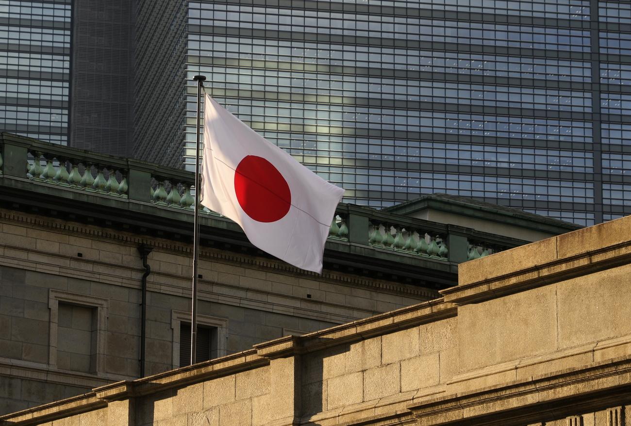 Le Japon, après avoir subi pendant des décennies une inflation quasi inexistante voire la déflation, a connu un virage ces deux dernières années, avec une hausse des prix à la consommation systématiquement supérieure ou égale à 2% depuis avril 2022.