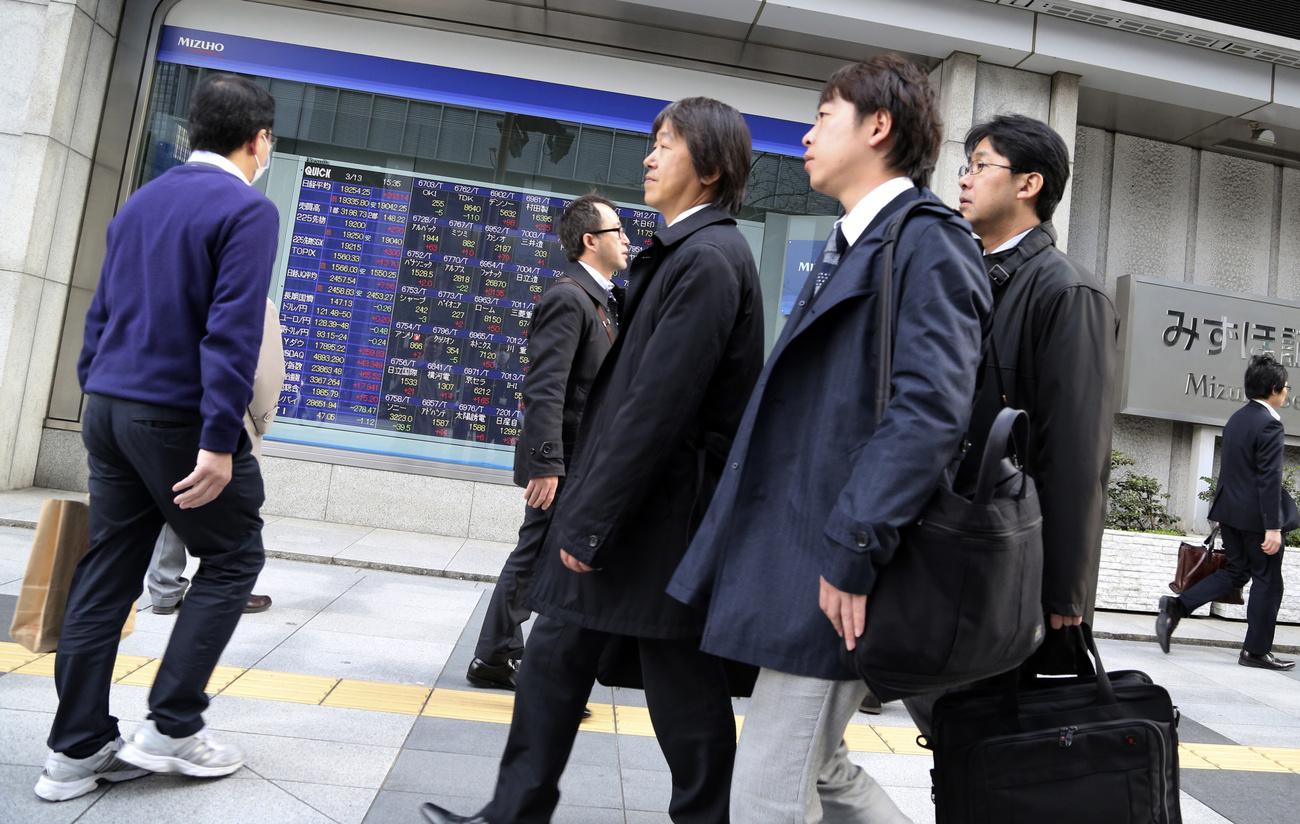 Vers 06h30 (heure suisse) jeudi, l'indice vedette Nikkei de la Bourse de Tokyo gagnait 1,7% à près de 67'956 points, alors qu'à la Bourse de Séoul, l'indice Kospi reprenait des couleurs, progressant de 0,25% à 7264 points. Les investisseurs portaient leur attention sur le géant sud-coréen des puces SK hynix, qui doit fixer jeudi le prix d'introduction de son titre pour son entrée prochaine au Nasdaq.