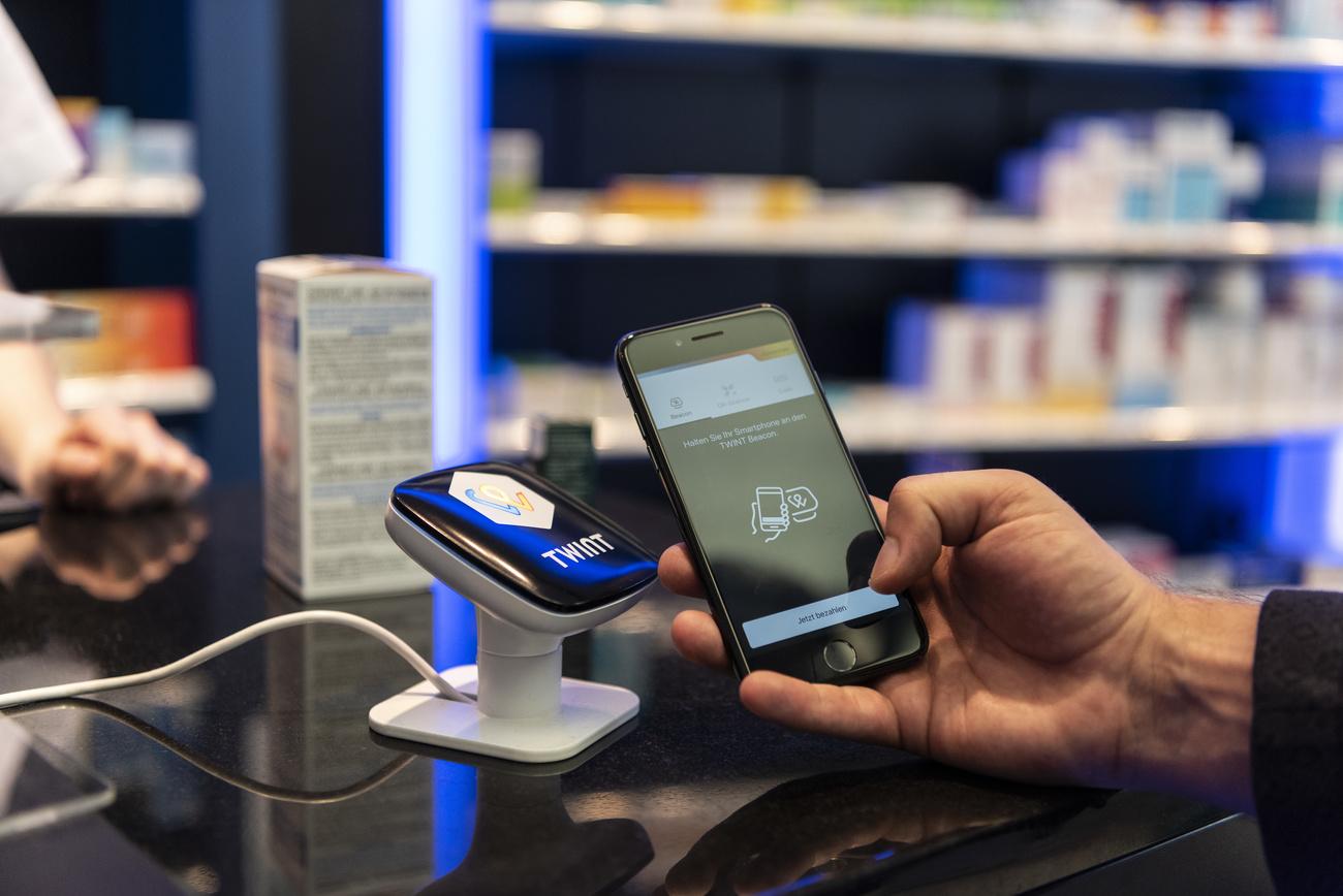 Les jeunes clients plébiscitent les applications mobiles, où les banques suisses ont pris du retard.