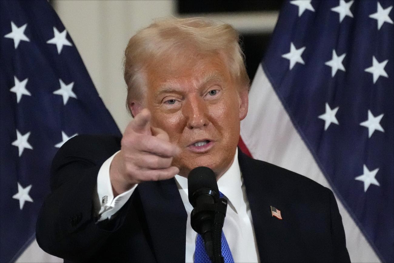 Un des décrets signés par Donald Trump a mis à mal l’imposition minimale de 15% sur les entreprises multinationales, mise en œuvre par la Suisse depuis le 1er janvier 2024. Le directeur de la chambre de commerce Suisse-Etats-Unis réagit dans la presse dominicale.