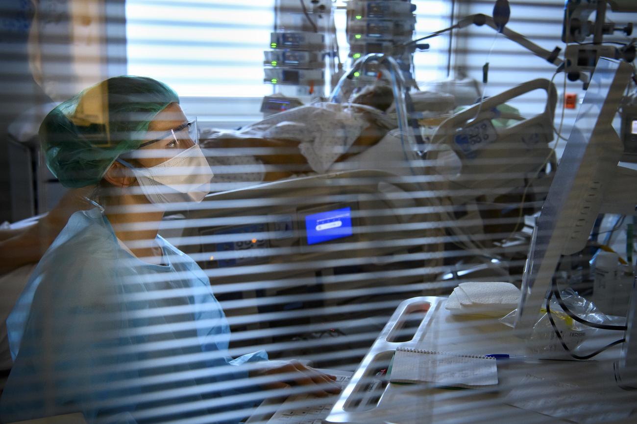 Un arrêt du Tribunal fédéral datant de juillet a conclu qu'il n'y avait pas lieu de facturer une taxe d'urgence pour les gardes en dehors des horaires d'ouverture des cabinets. Un effet rétroactif est possible sur cinq ans, ce qui laisse craindre des faillites et des fermetures de permanences et de centres médicaux.