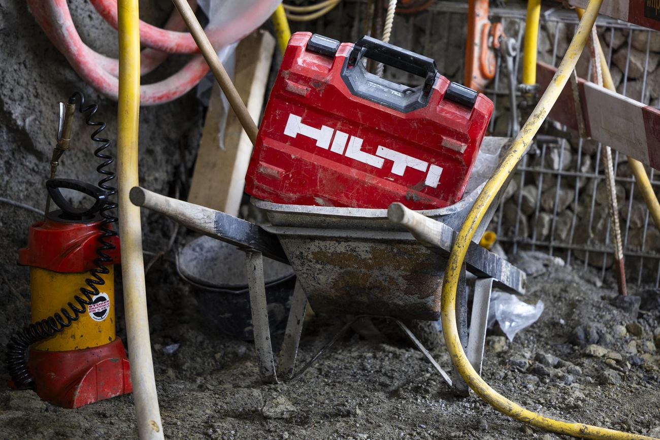 Le spécialiste liechtensteinois de l'outillage pour la construction et des systèmes de fixation subit l'impact d'un franc fort.