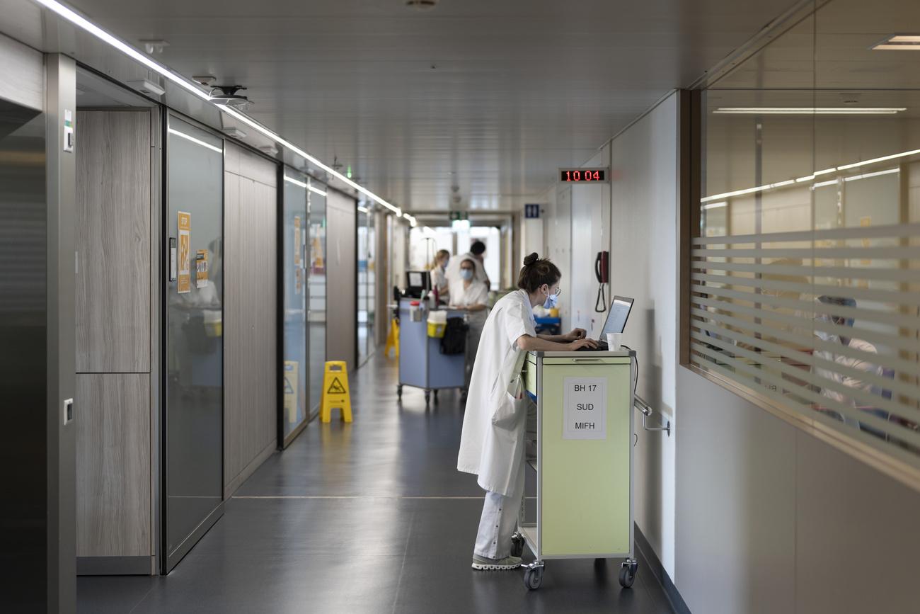 Pendant que des pays comme l’Estonie, le Danemark ou Israël utilisent déjà la “data science” et l’intelligence artificielle pour anticiper les maladies et mieux coordonner le parcours de soins, la Suisse reste entravée par un morcellement des données.