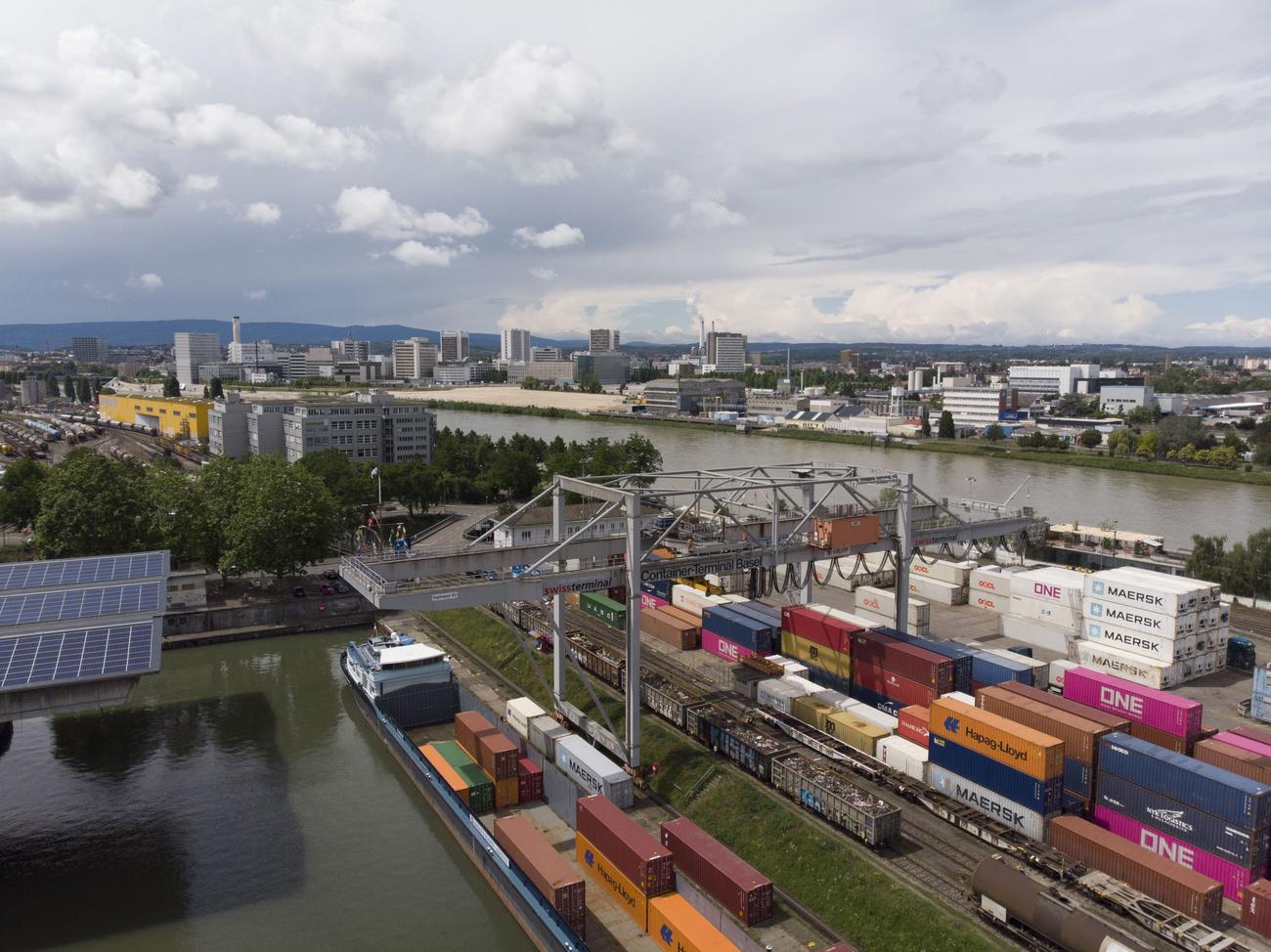 Face aux droits de douane imposés par Washington, la Suisse doit développer ses liens avec ses partenaires commerciaux existants et chercher de nouveaux débouchés.