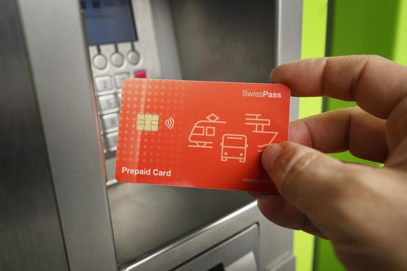 Pour permettre à la clientèle d’acheter spontanément un billet même sans téléphone intelligent ni carte de crédit, la branche a mis en place en novembre 2025 une carte prépayée rechargeable.