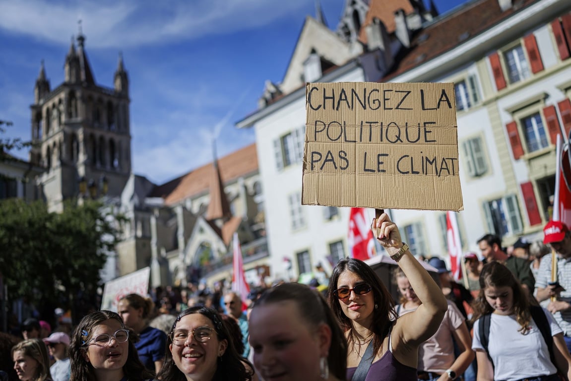 Canicule: le National demande un débat urgent, Albert Rösti attendu ...