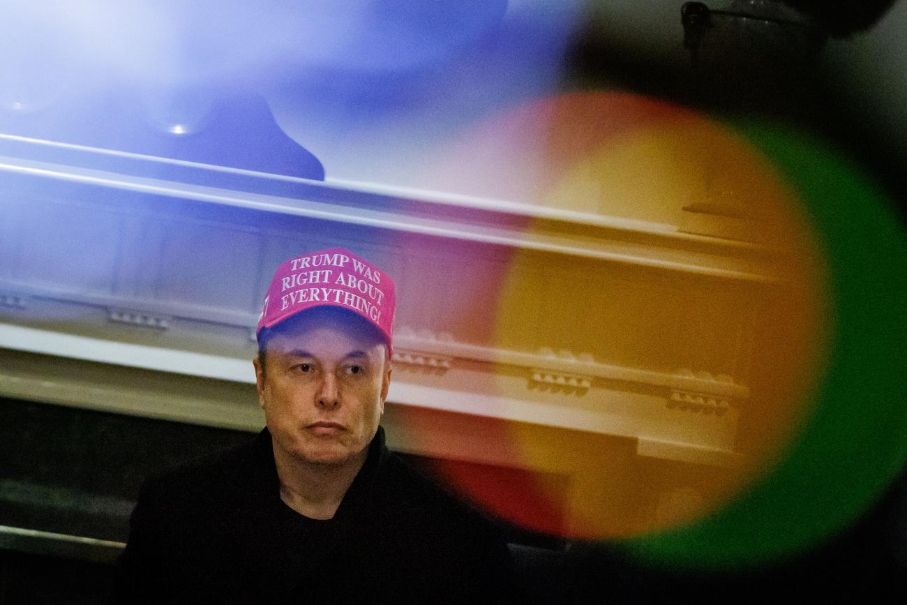 Le conseil d’administration de Tesla a dévoilé vendredi un plan de rémunération hors norme pour son directeur général, Elon Musk. D’une durée de dix ans, il pourrait lui rapporter plus de 1000 milliards de dollars (environ 803 milliards de francs), sous réserve de conditions particulièrement ambitieuses.