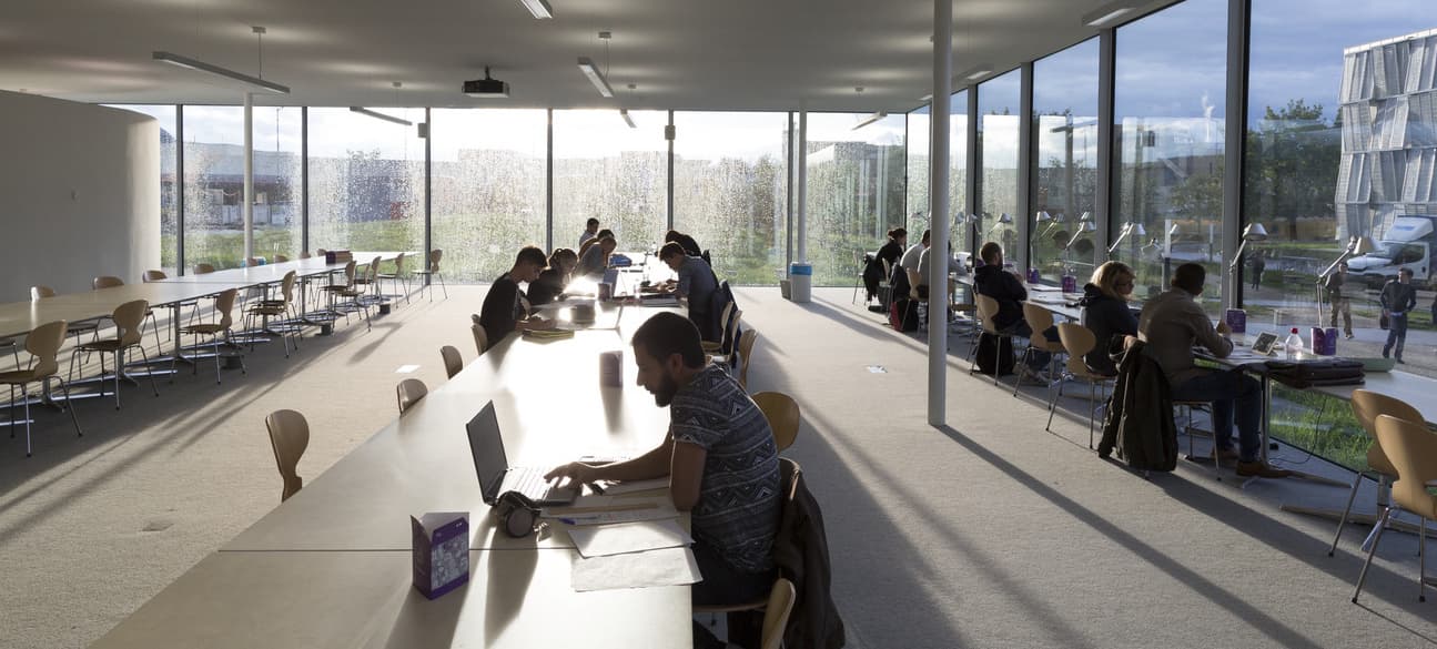 «Quand vous utilisez des communications effectuées à la vitesse de la lumière, il n’y a plus de distances, plus de territoires, tout est fluide. La fluidité, voilà le terme lancé.»