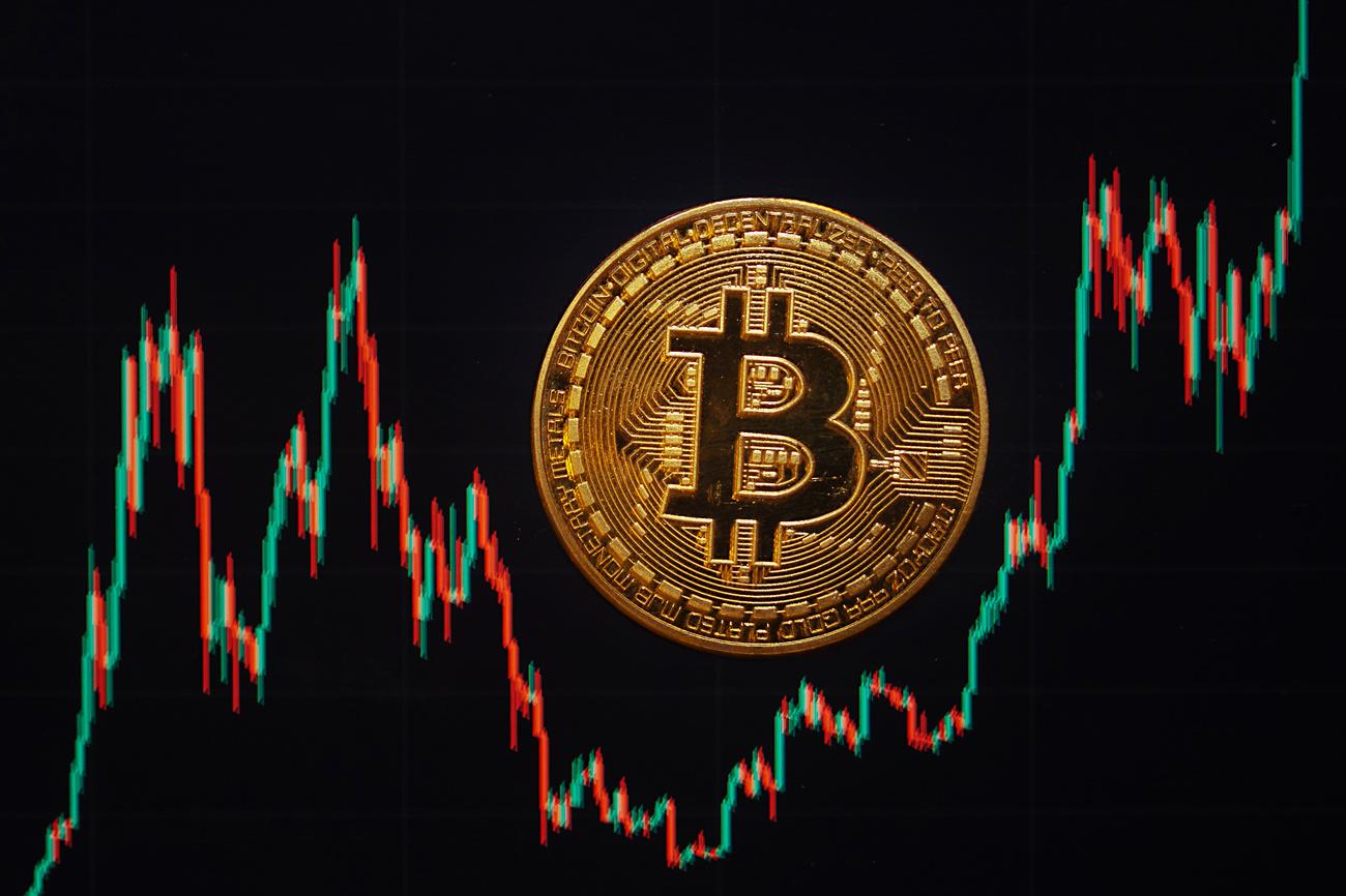 Le bitcoin poursuit son envolée à plus de 111.800 dollars | Agefi.com