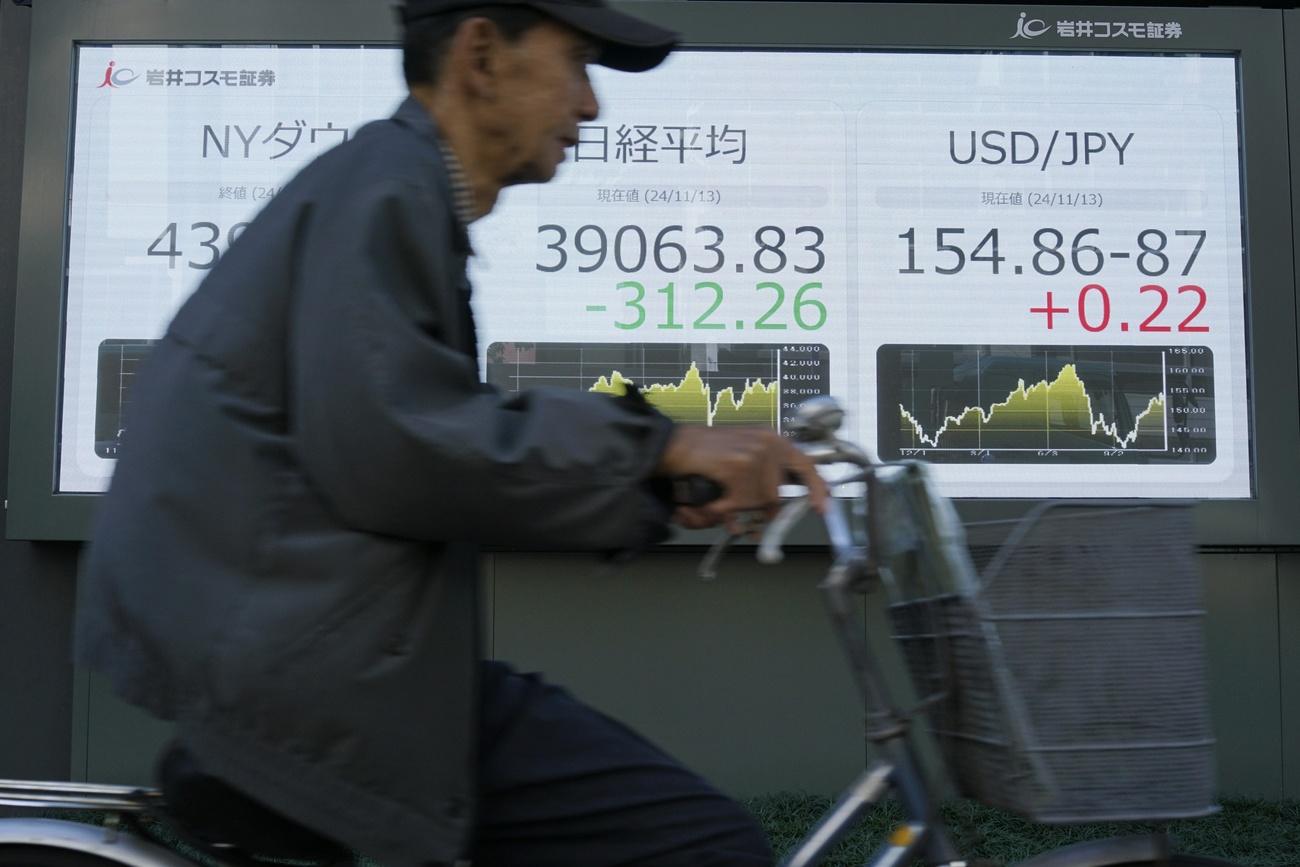 Après avoir subi pendant des décennies une inflation quasi inexistante, le Japon connaît depuis deux ans et demi une hausse des prix à la consommation égalant ou dépassant 2%.