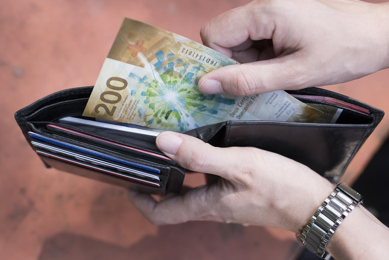 Une hausse des salaires réels va renforcer le pouvoir d'achat des ménages, notamment grâce à aux prévisions d'une faible inflation de seulement 0,5% l'an prochain.
