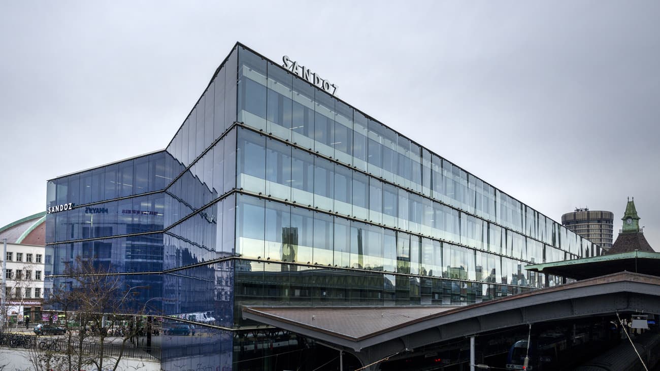 La performance de Sandoz décoiffe les projections moyennes des analystes consultés par AWP. 