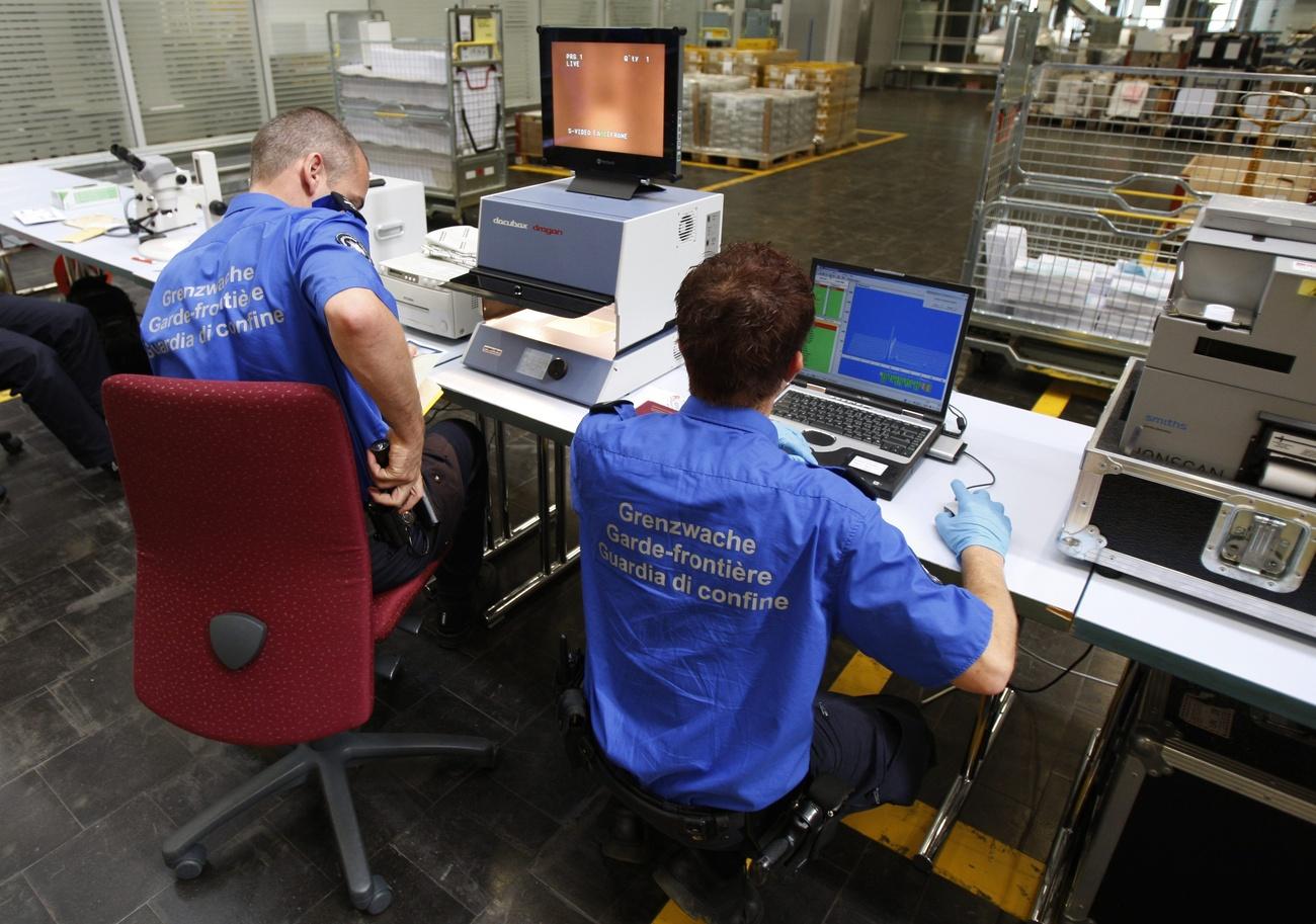 Le portail EasyGov, lancé par le Seco en 2017, était censé devenir un guichet unique en ligne, mais les démarches restent dispersées, notamment pour les dédouanement.