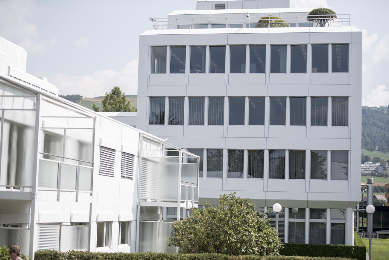 Glencore souligne que le secteur des matières premières n'a pas échappé à l'accès de volatilité et d'incertitudes observé depuis avril au gré du flux de nouvelles sur la guerre commerciale lancée par les Etats-Unis.