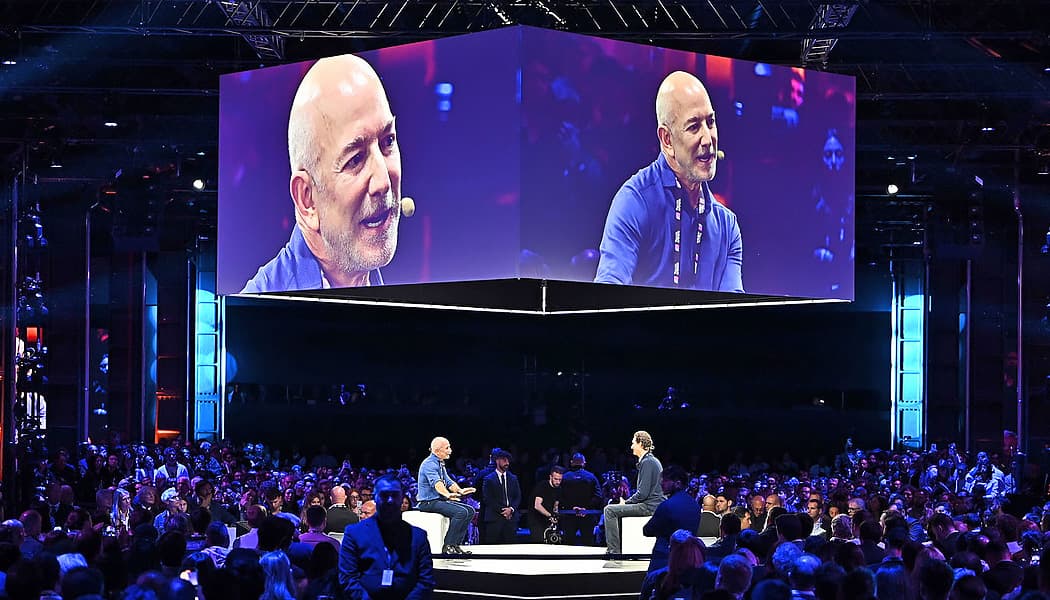 Jeff Bezos a comparé les investissements actuels dans l'IA à la bulle des laboratoires de biotechnologie américains en l'an 2000, dopés par les progrès de la recherche génique, mais dont la valeur s'était écroulée après quelques mois.