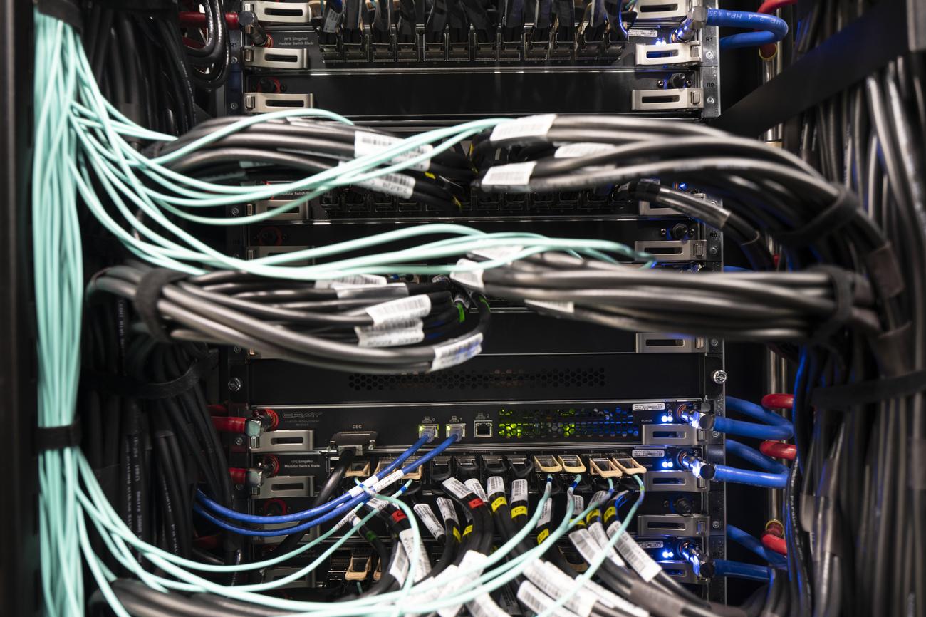 Le Swiss Government Cloud (SGC) sera une infrastructure hybride, entre nuages externes et capacités internes à l’administration fédérale. De premières fonctions pourront être utilisées dès 2026.