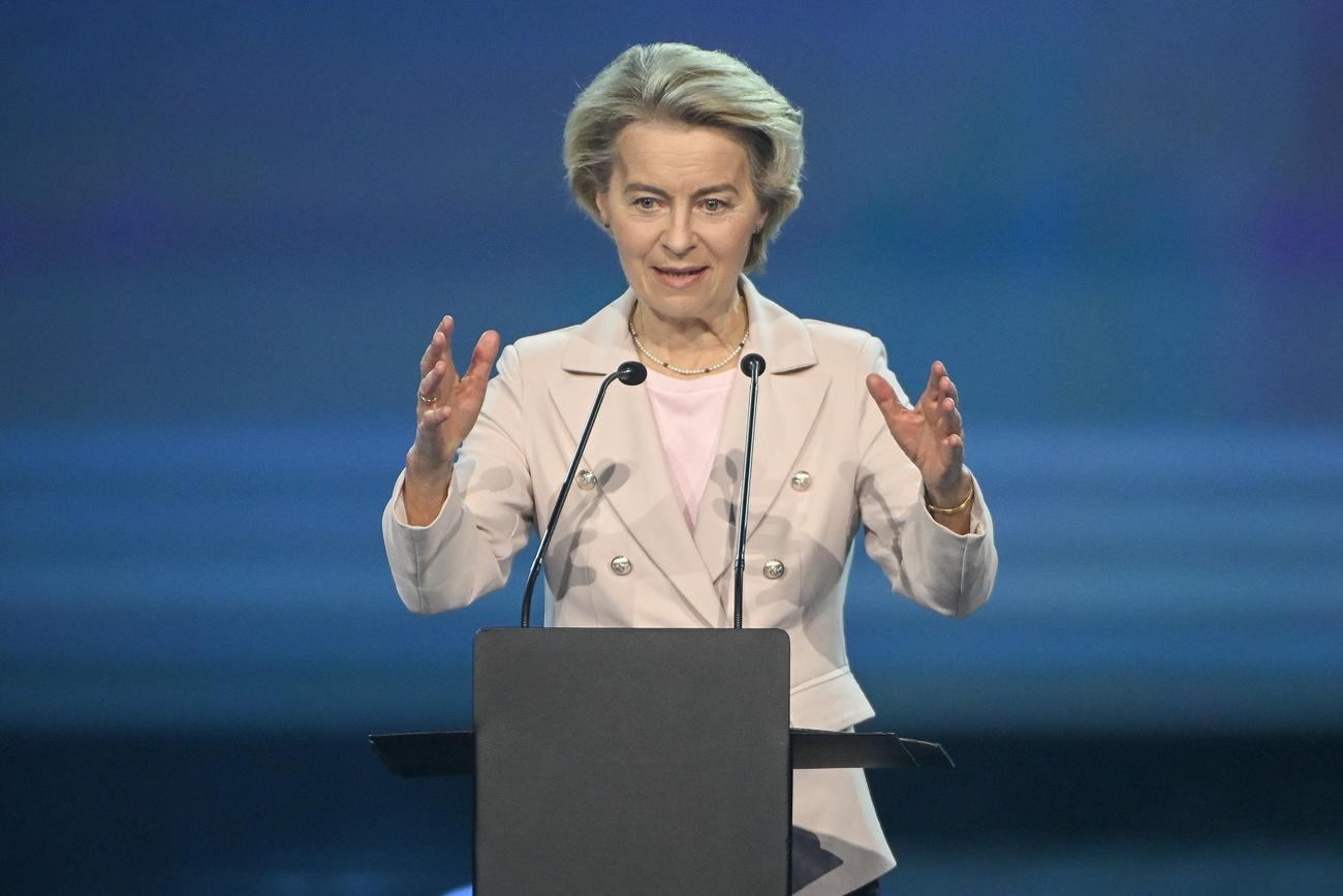 Ursula von der Leyen regrette la décision de Donald Trump d'imposer des droits de douane sur l'acier et l'aluminium. 