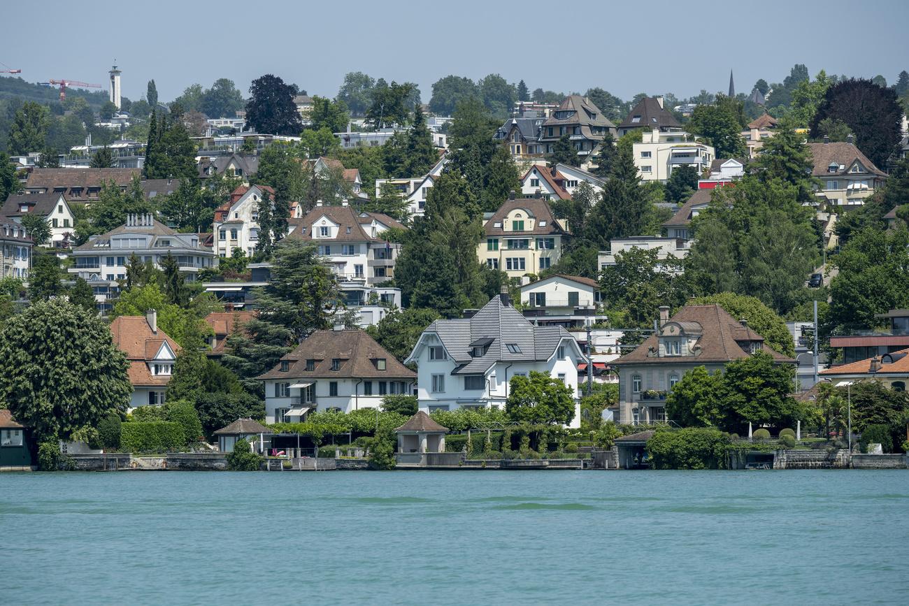 Des promoteurs immobiliers genevois auraient obtenu des commissions pouvant dépasser le million de francs sur certaines transactions de villas.