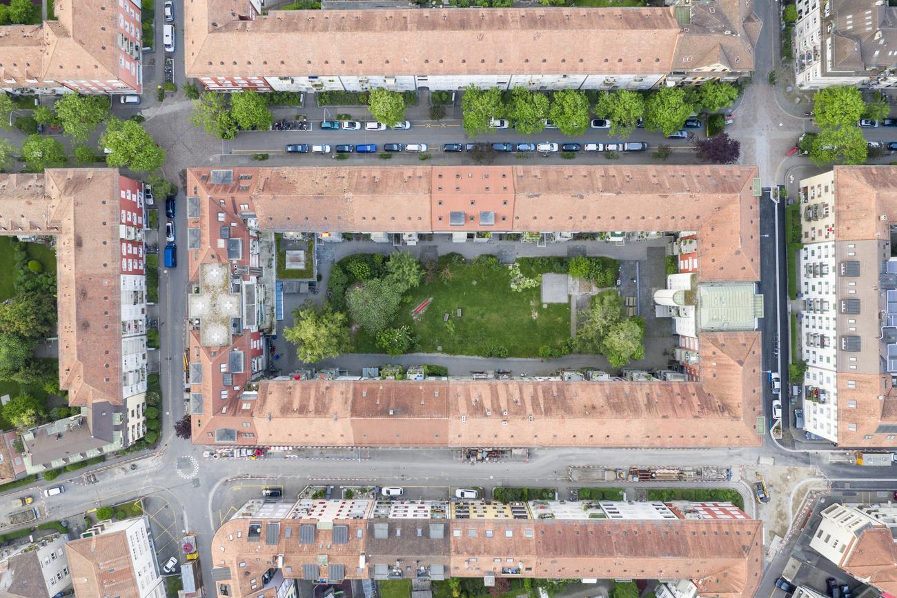 Le Conseil fédéral a mis en consultation une modification de l'ordonnance correspondante, qui fait suite à une demande du Parlement visant à définir clairement le rendement autorisé pour chaque niveau du taux hypothécaire de référence.