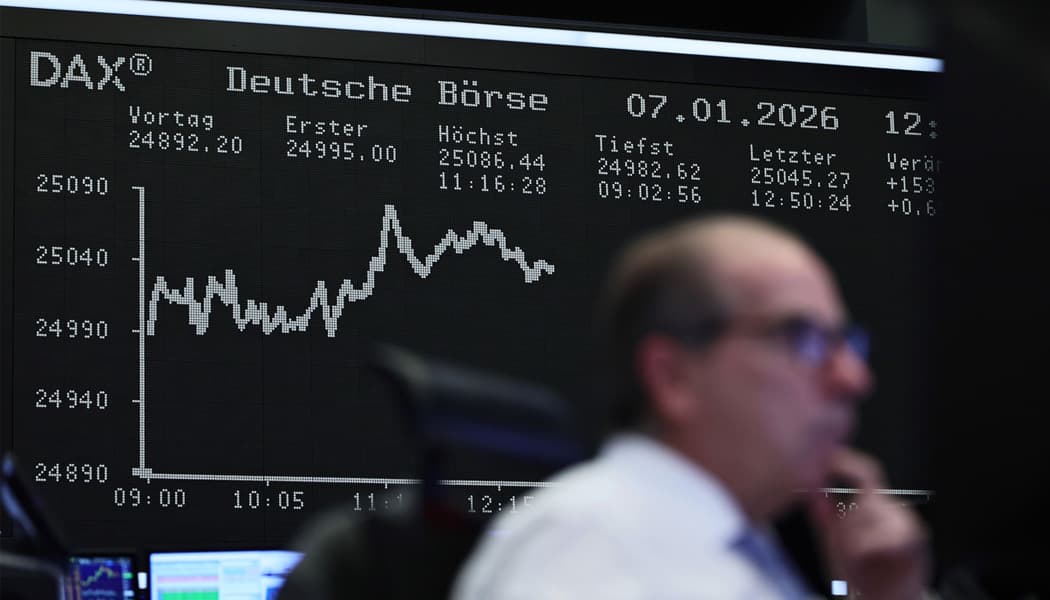 En baisse également jeudi, les métaux précieux remontaient un peu la pente. L'once d'or (31,1 g) gagnait 0,96%, à 4969,50 dollars, tandis que celle d'argent prenait 3,35%, à 77,80 dollars.