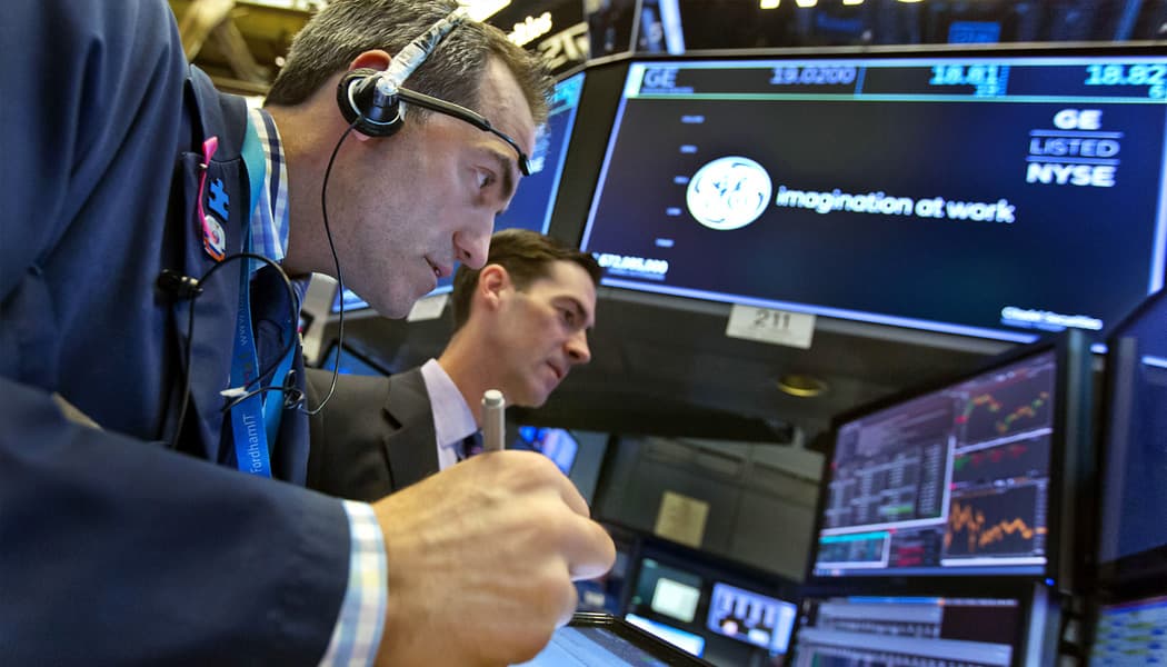 Sur le marché obligataire, après les nettes baisses jeudi, les taux d'intérêt des Etats remontaient un peu en Europe et restaient stables aux Etats-Unis.