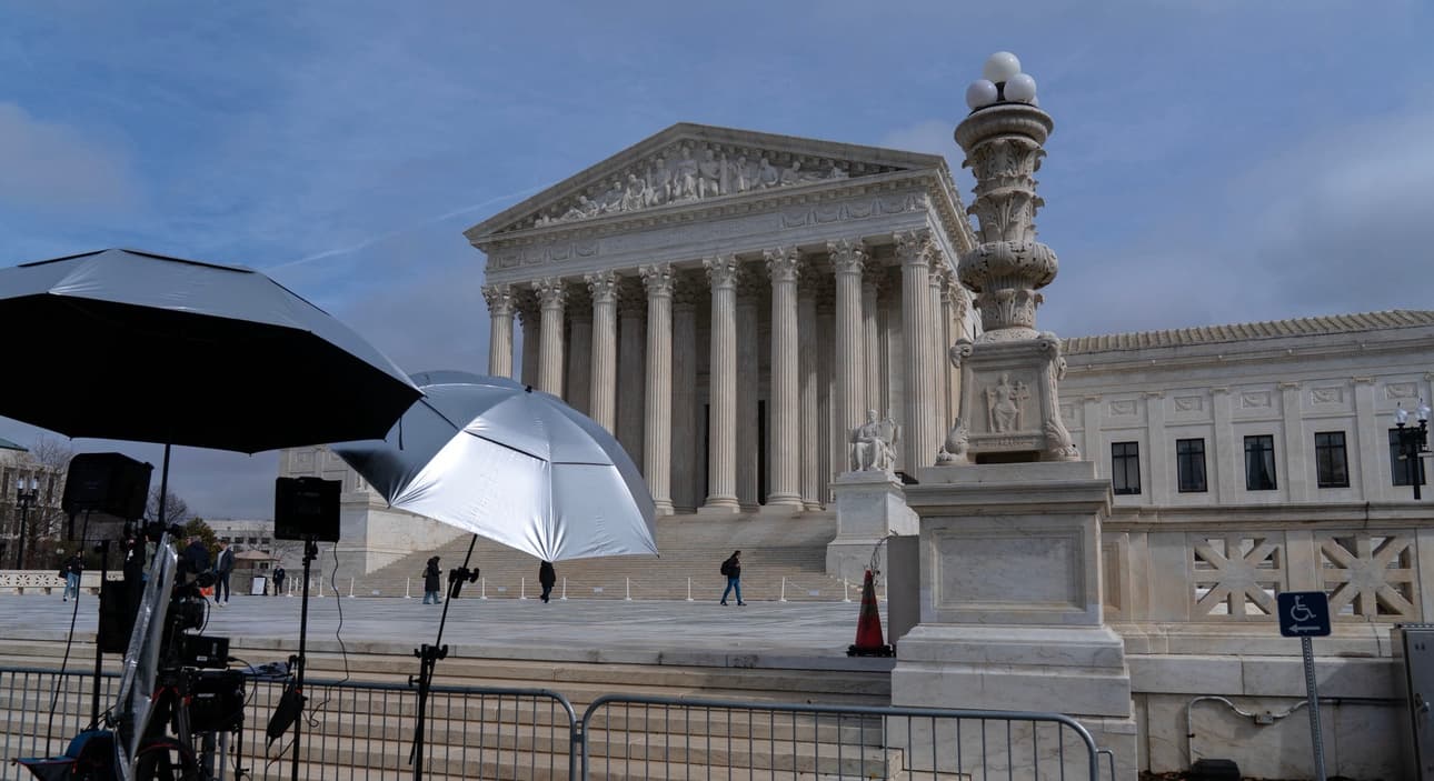 La décision rendue vendredi par la Cour suprême des Etats-Unis au sujet des taxes douanières n’a pas suscité de grande réaction.