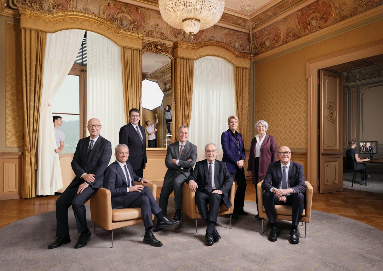 Le Conseil fédéral mise sur le regard des étudiants pour sa photo ...