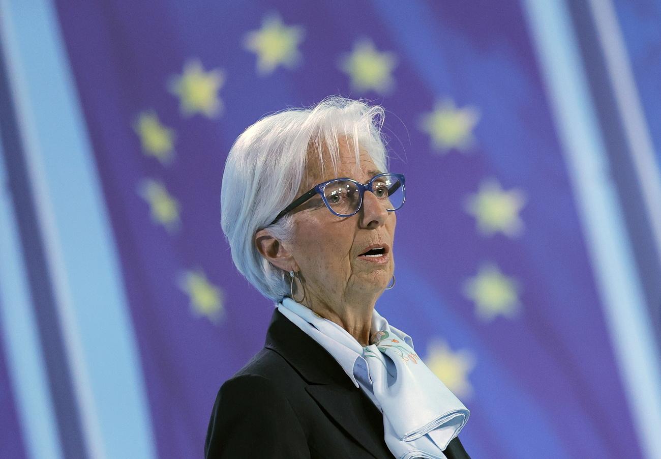 La BCE a averti que la pression sur les prix restait «forte», en raison de la hausse des salaires, et l’inflation devrait rester au-delà de la cible des 2% «largement dans le courant» de 2025.