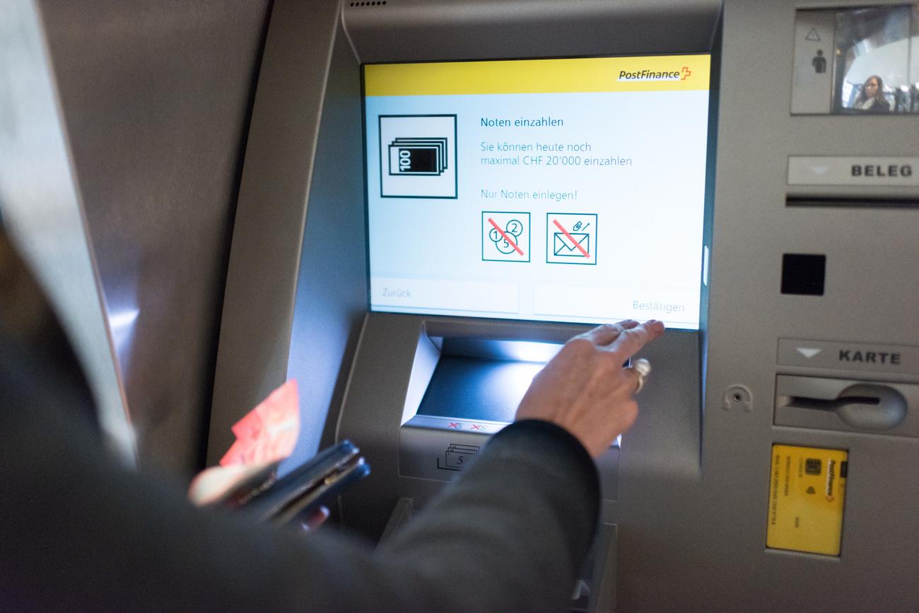 Le «ralentissement de la croissance» est dû notamment à une «volatilité des taux d'intérêts» qui demeure problématique PostFinance, souligne le communiqué.