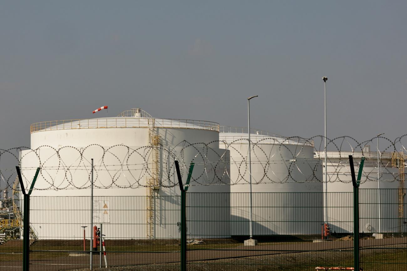 Vers 09H45 GMT, le baril de Brent de la mer du Nord, référence mondiale du brut, perdait à peine 0,01% à 78,01 dollars.