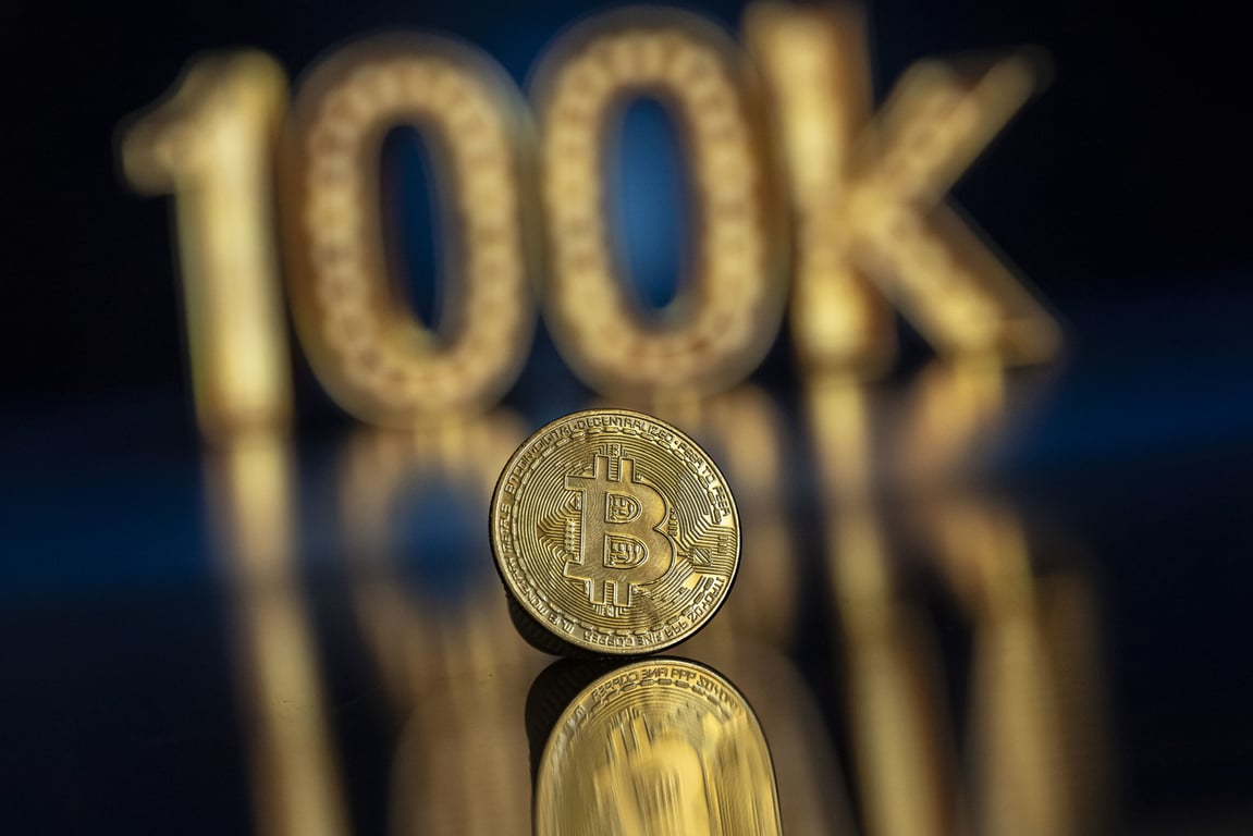 Le bitcoin franchit pour la première fois les 100.000 dollars | Agefi.com