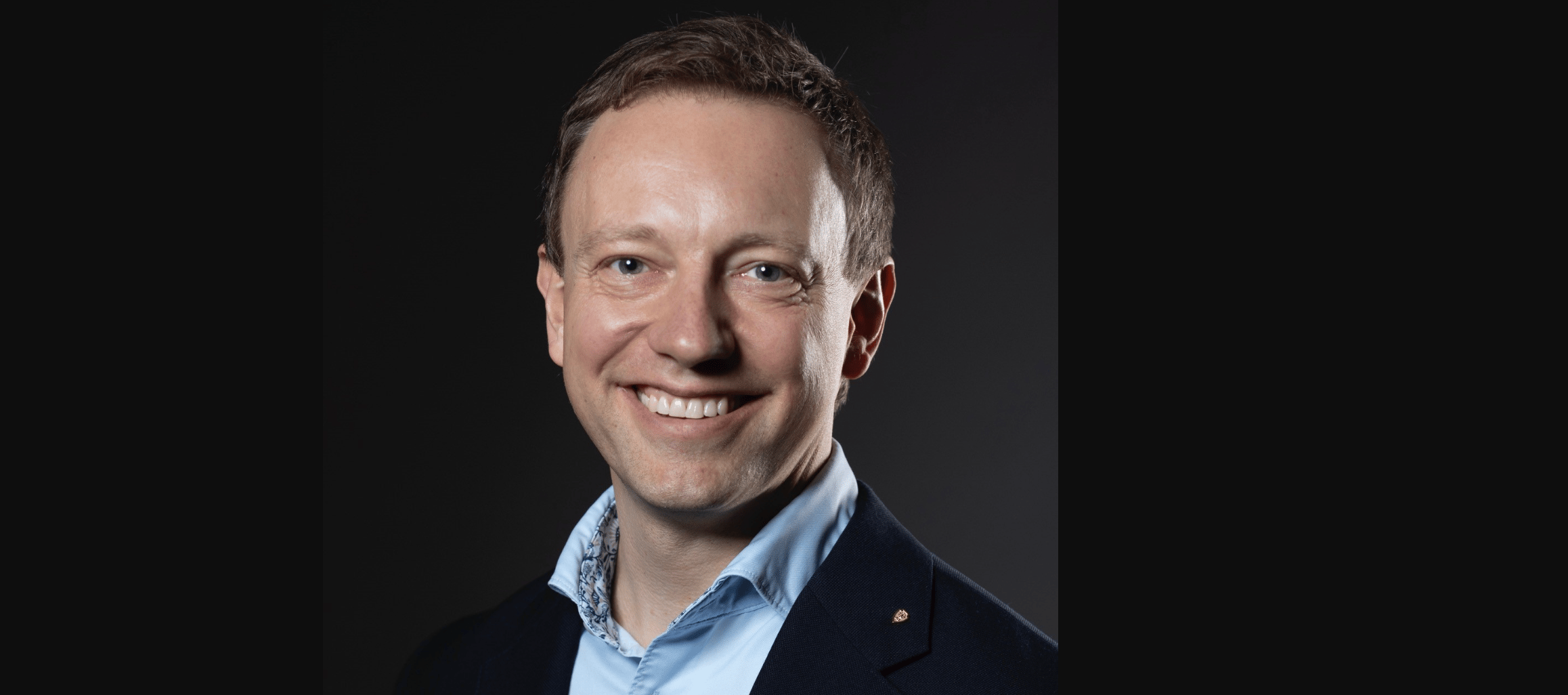 Freddy Müller a commencé sa carrière professionnelle en tant qu'ingénieur d'application chez Siemens.