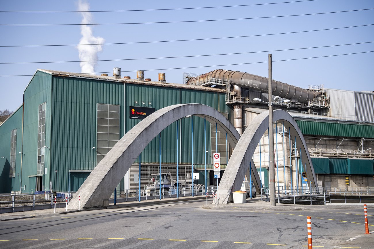 Swiss Steel, basé à Lucerne, emploie environ 10.000 salariés et a réalisé un chiffre d'affaires de plus de 4 milliards d'euros en 2022.