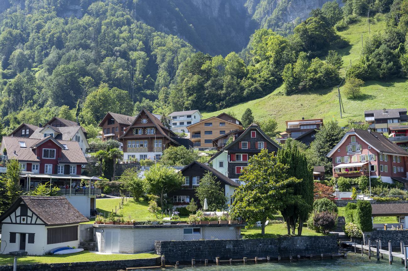 «Au cours des deux dernières années, les taux pour les hypothèques à taux fixes au cours des deux dernières années ont presque été divisés par deux», a indiqué Felix Oeschger, spécialiste chez Moneyland.