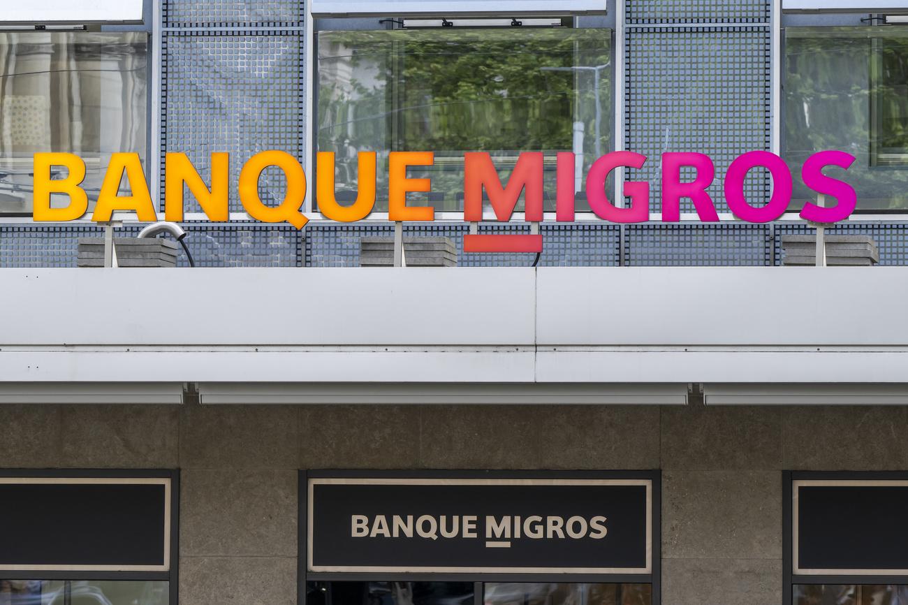 Grâce à sa «couverture solide de fonds propres et large base de clientèle en Suisse», la banque dit être «bien positionnée» pour la seconde partie d'exercice.