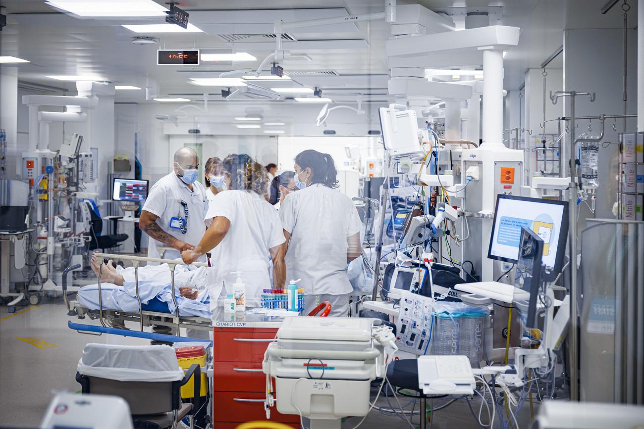 «En Suisse, nous sommes dans une culture médicale où chaque médecin fait ce qu’il veut, et cela malgré les standards nationaux et internationaux existants», selon l'économiste de la santé Heinz Locher.