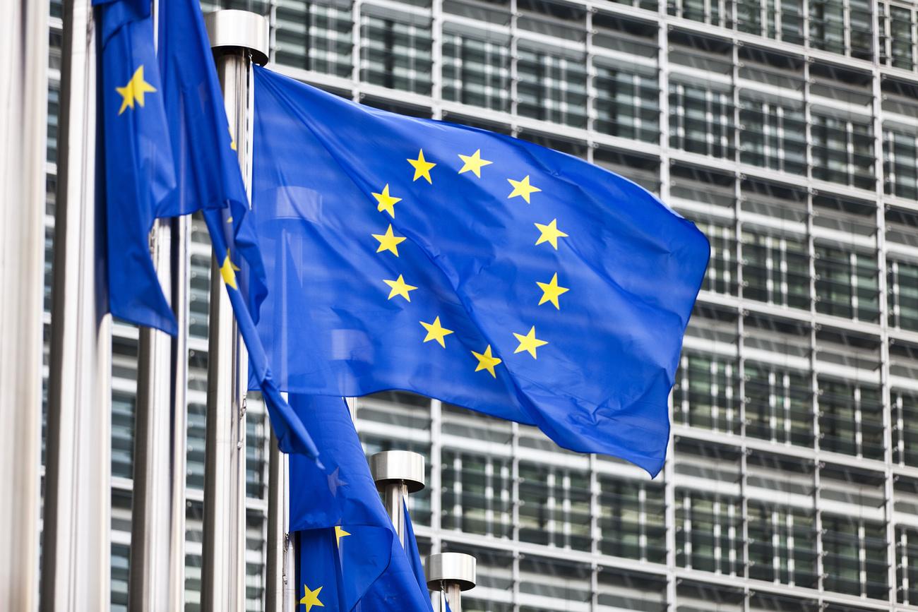 Les secteurs des services et de la manufacture se compensent.