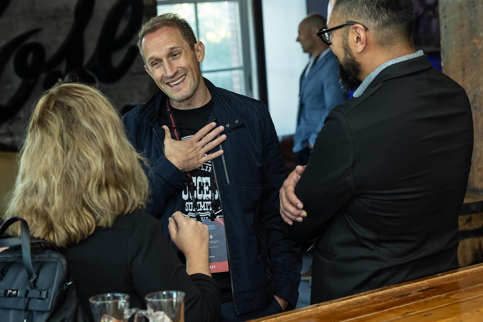 Cristian Grossmann, le CEO de Beekeeper, qui a fondé l'entreprise en 2012. La société a développé une plateforme de communication mobile pour l'échange sécurisé de messages écrits, d'images ou de documents en entreprise.